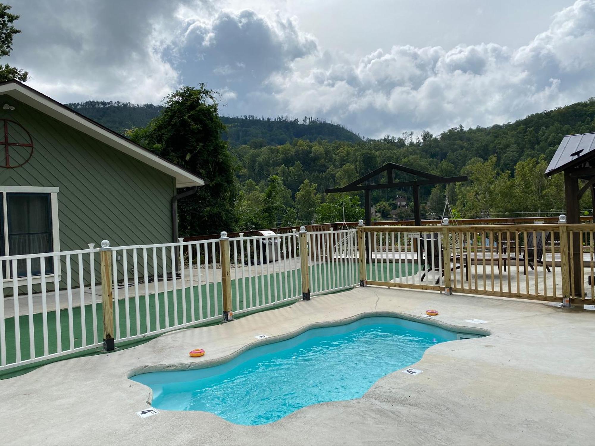 Relaxing 3Br Cottage 1 Mile To Main St Attractions Views Гетлинбург Екстериор снимка